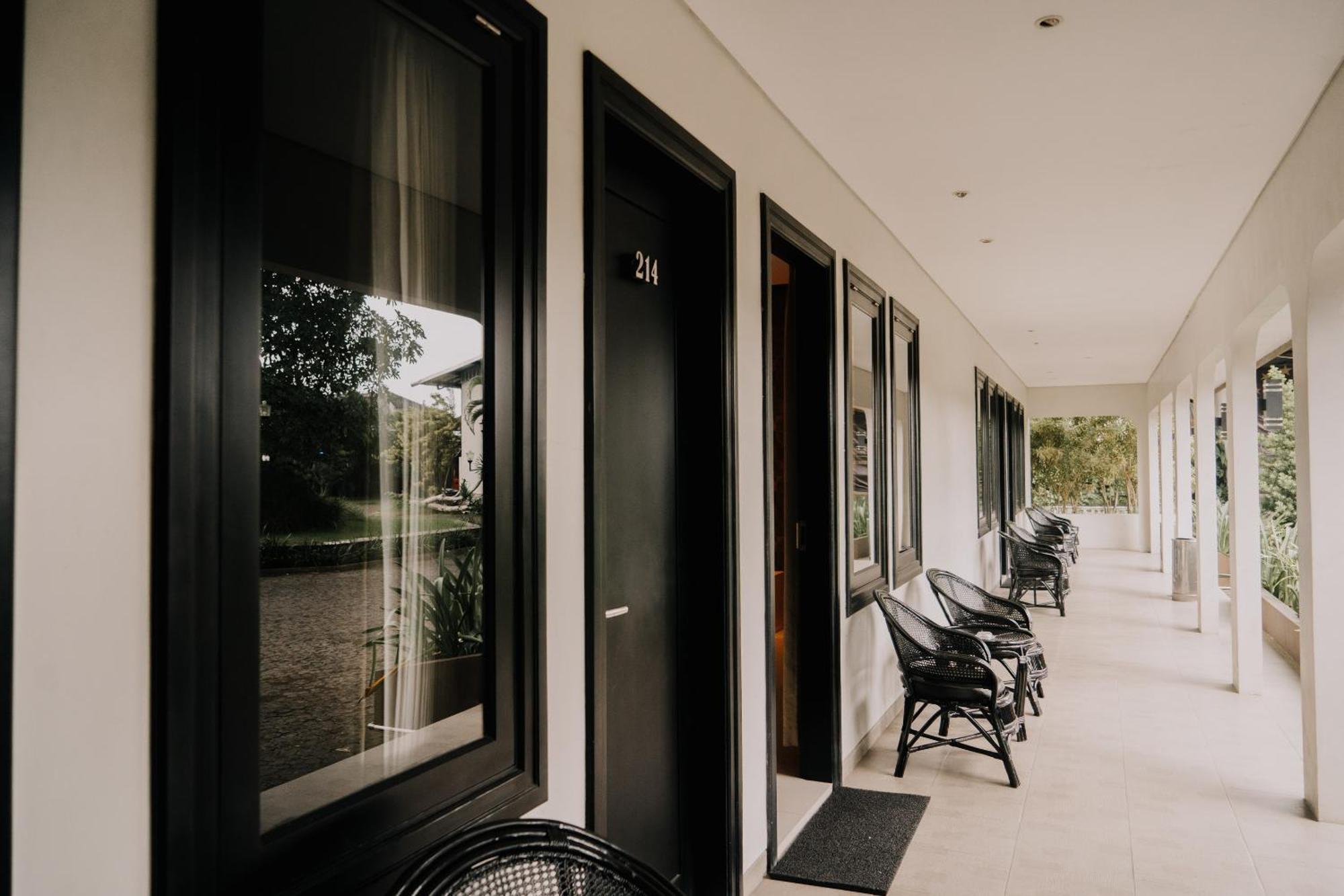 New Surya Hotel Banyuwangi  Extérieur photo