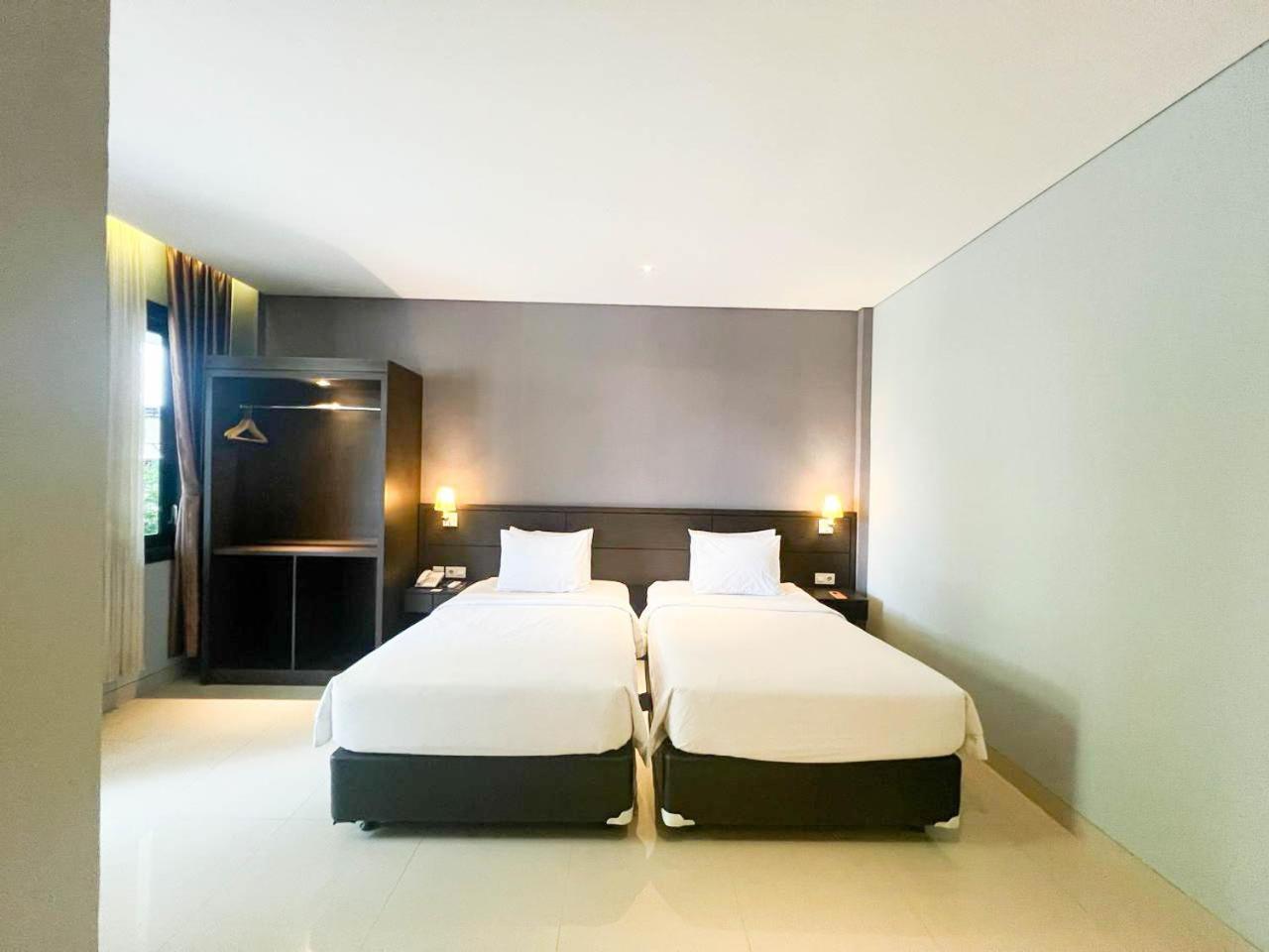 New Surya Hotel Banyuwangi  Extérieur photo